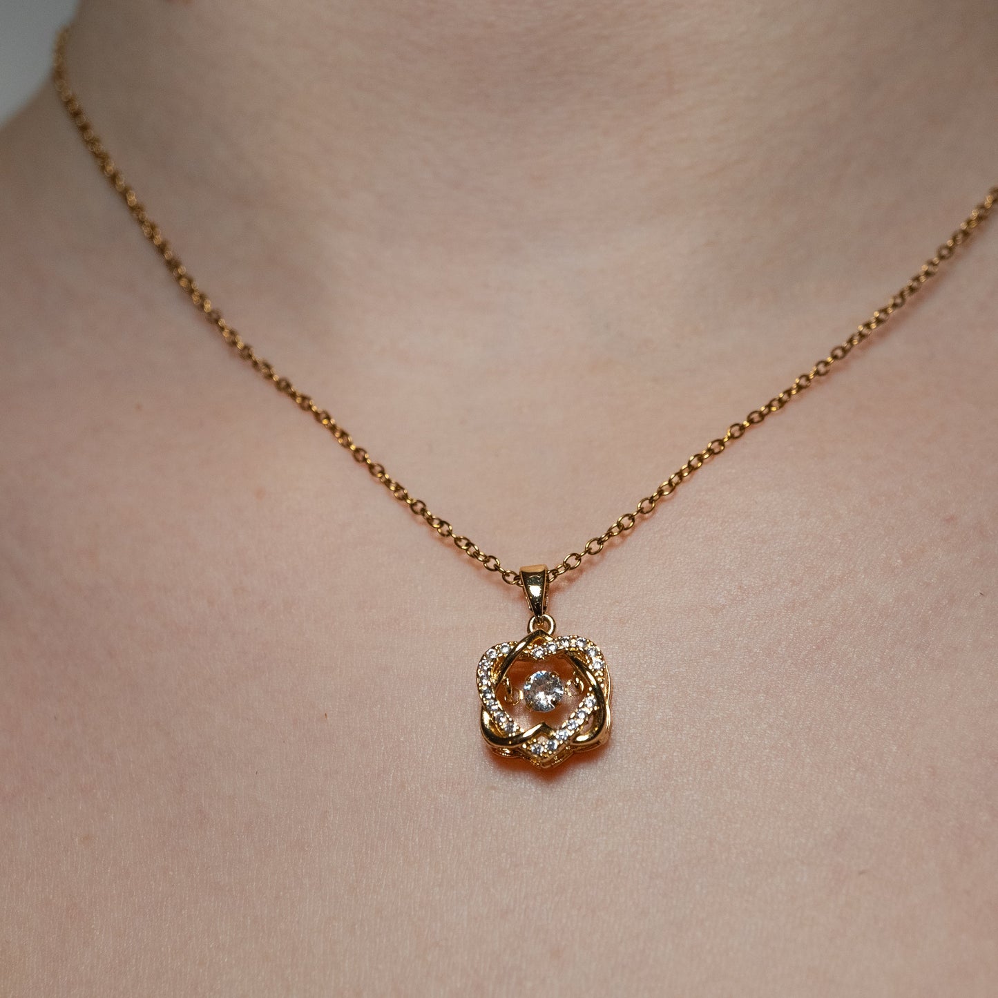 Goldene Herzkette von Loraventi mit Zirkonstein – Amoréa Kollektion