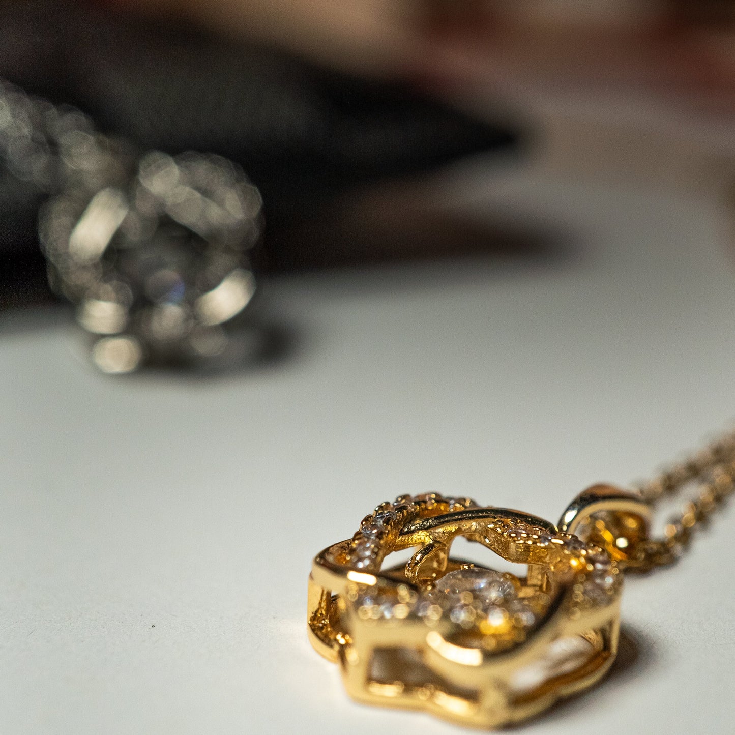 Loraventi Schmuckstück – elegante Kette mit Zirkonherz in Gold